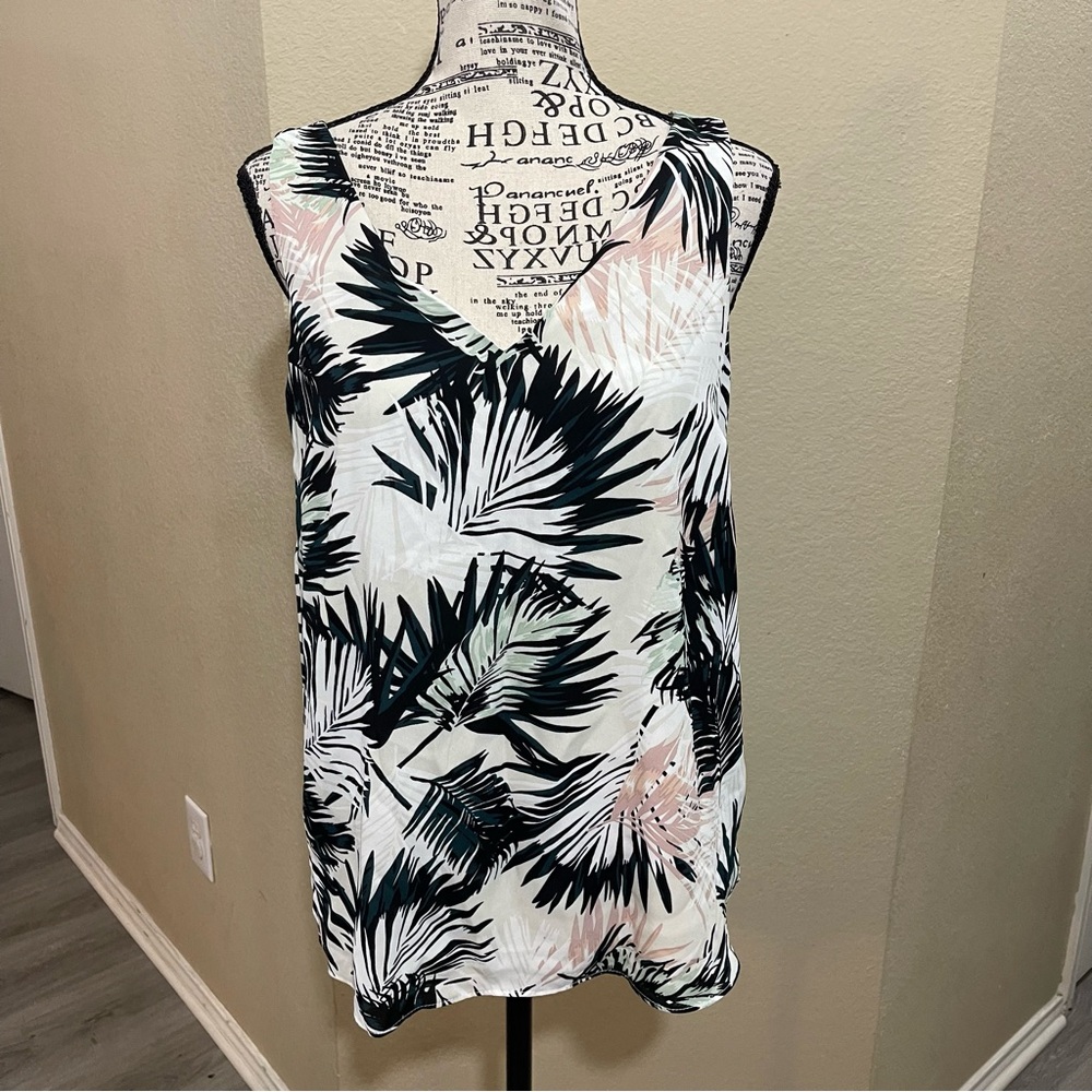 Dressbarn Black and White‎ Palm Print Tank Top
